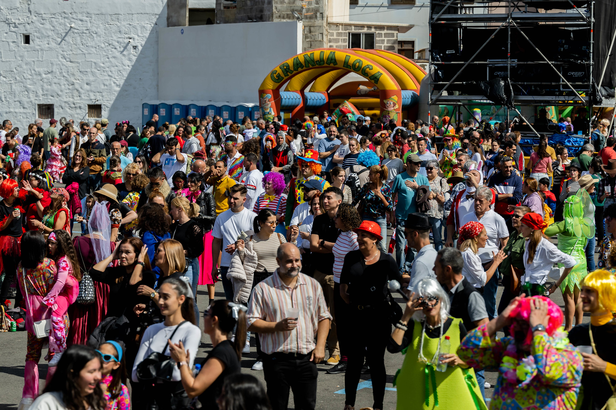 Gáldar celebra el martes de Carnaval con una colorida fiesta de